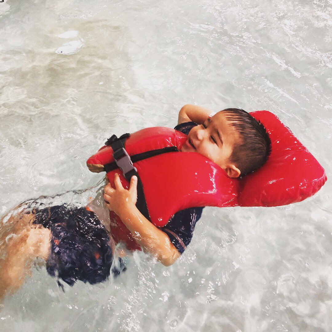 razzykidz's tweet photo. Swimming fun in kids pool π at @greatwolflodge #gwlsummerlife #tailsfromgreatwolf #greatwolflodge #greatwolfkids #wolfingaround #howls #razzykidz https://t.co/JNsSCDpVeC