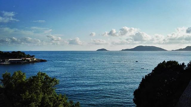 Lasmau's tweet photo. R E S P I R A R E
.
.
.
#lerici #igersliguria #sea #mare #blue #vacanze #relax https://t.co/S2ACa95542 https://t.co/JmKRDwHlp4