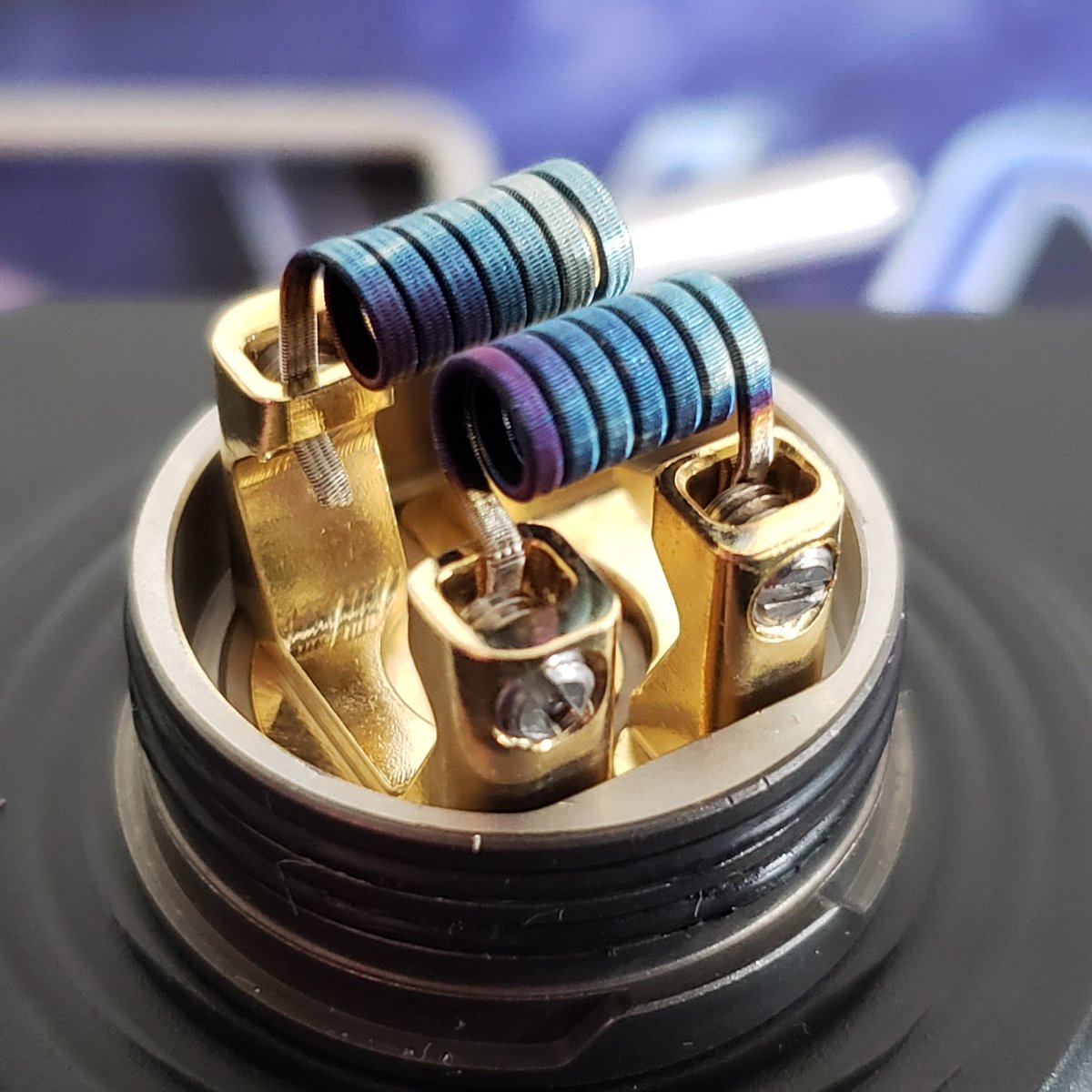 Brand new stainless steel coils by demon killer for the drop rda, everybody have a happy friday!

Vape on my excellent juicers!

#vaping #vape #vapethings #vapers #vapeonmyexcellentjuicers #madvaperhn #digiflavor #droprda #dripper #flavorchaser  #vapelifestyle #vapeculture