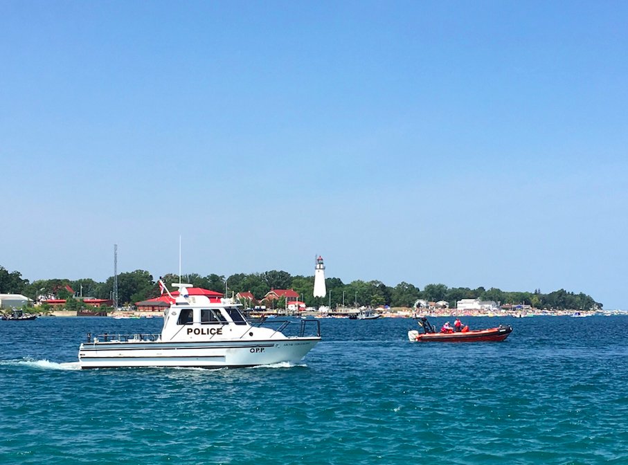 CoastGuardCAN's tweet image. We are working closely with @USCGGreatLakes  @Transport_gc @RCMPONT @CanBorder @CCGACA @SarniaPolice @OPP_WR @SarniaFire @PointEdwardFire in advance of the Aug. 19 #FloatDown on the #StClairRiver ow.ly/nR8730lmjJl