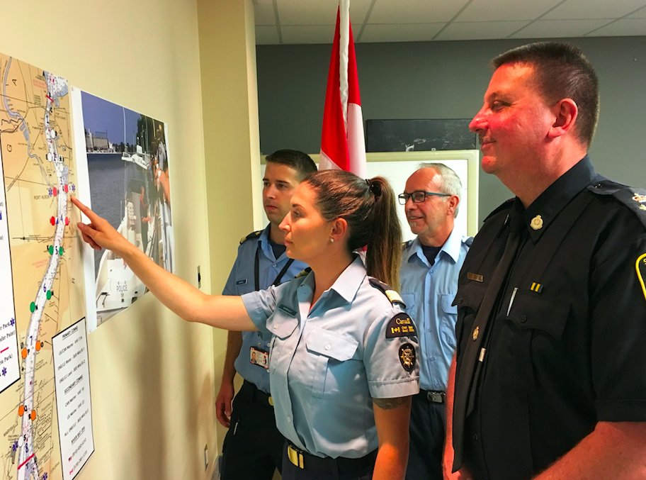 CoastGuardCAN's tweet image. We are working closely with @USCGGreatLakes  @Transport_gc @RCMPONT @CanBorder @CCGACA @SarniaPolice @OPP_WR @SarniaFire @PointEdwardFire in advance of the Aug. 19 #FloatDown on the #StClairRiver ow.ly/nR8730lmjJl