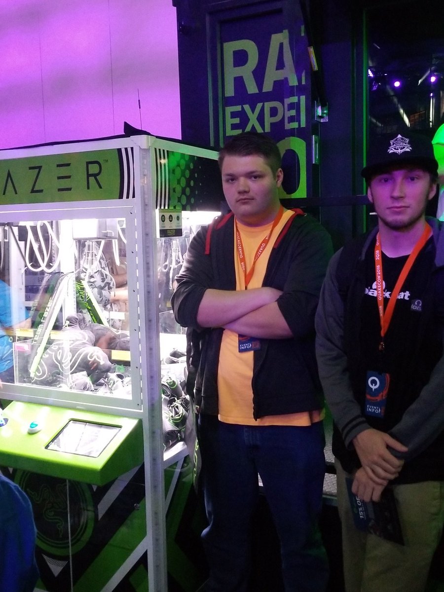 mdcouron's tweet photo. #razertour #rzr1337 https://t.co/wfOIUPOeBL