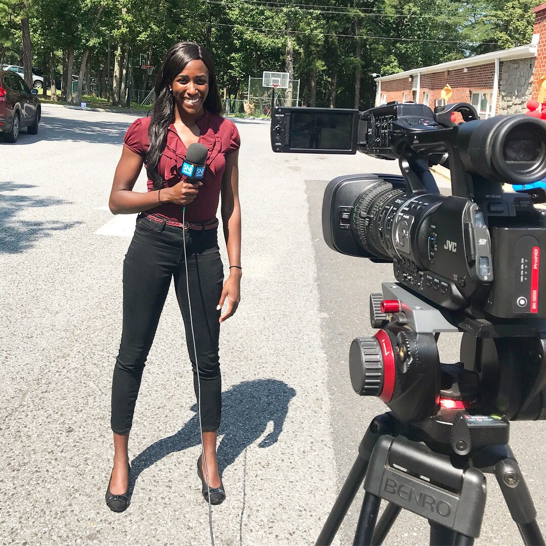 ReneePwash's tweet photo. All smiles.. Doing what I love, loving what I do ☺️✨🎤🎥
•
•
•
#blackreporter #tvhost #femalemodel #onairhost #onairtalent #onair #tvpersonality #reneepwashington #rpw #blackgirlmagic #femaleanchor #anchor #reporter https://t.co/aLEuLjsaUI