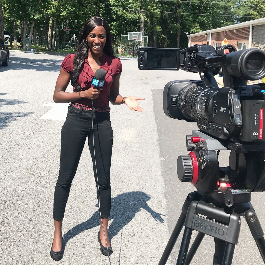 ReneePwash's tweet photo. All smiles.. Doing what I love, loving what I do ☺️✨🎤🎥
•
•
•
#blackreporter #tvhost #femalemodel #onairhost #onairtalent #onair #tvpersonality #reneepwashington #rpw #blackgirlmagic #femaleanchor #anchor #reporter https://t.co/aLEuLjsaUI
