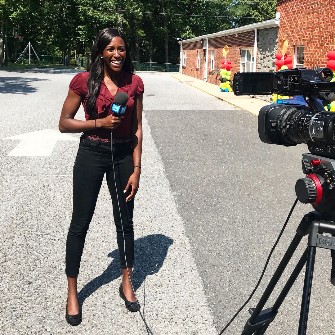 ReneePwash's tweet photo. All smiles.. Doing what I love, loving what I do ☺️✨🎤🎥
•
•
•
#blackreporter #tvhost #femalemodel #onairhost #onairtalent #onair #tvpersonality #reneepwashington #rpw #blackgirlmagic #femaleanchor #anchor #reporter https://t.co/aLEuLjsaUI