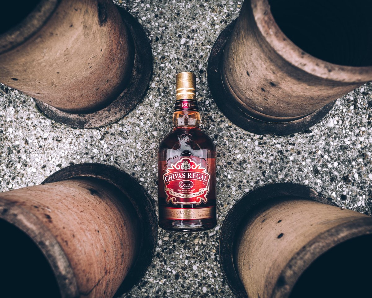 ChivasRD's tweet photo. Un toque especiado para intensificar el sabor del viernes. Enjoy! 📷 by @alexpenfornis #ChivasRD #AskForExtra #ChivasRD #Scotch #ChivasPerspective #Viernes https://t.co/6y4Eda4lgh