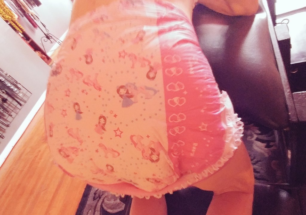 chicagomistress's tweet photo. Retraining a good little sissy to take impact and sensation #sissygirl #pinkishercolor #serviceslut https://t.co/TMbzbtSJw5