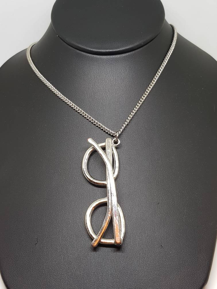 justgemzs's tweet photo. Vintage fun necklace glasses pendant fun design ladies necklace gift for her birthday gift fun gift https://t.co/CQXagNbBb9 #gotvintage #justgemz #Etsy #FancyDressNecklace https://t.co/Yttbl6gwOo