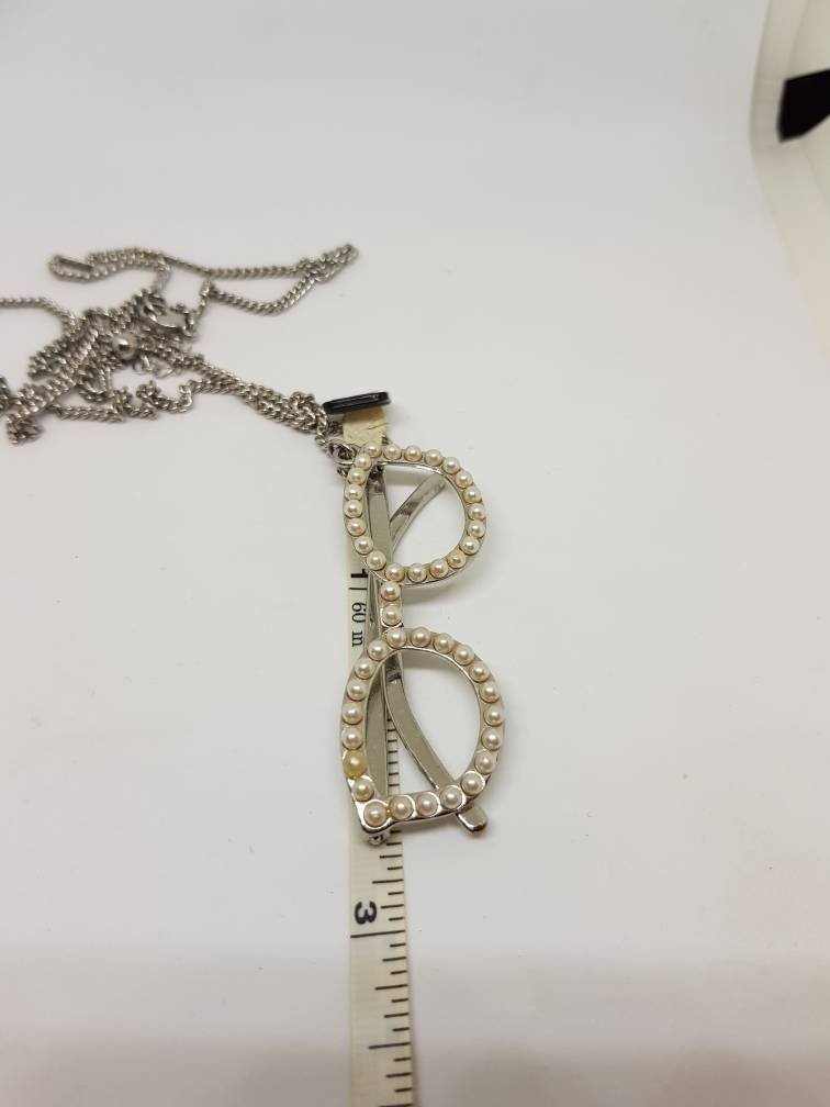 justgemzs's tweet photo. Vintage fun necklace glasses pendant fun design ladies necklace gift for her birthday gift fun gift https://t.co/CQXagNbBb9 #gotvintage #justgemz #Etsy #FancyDressNecklace https://t.co/Yttbl6gwOo