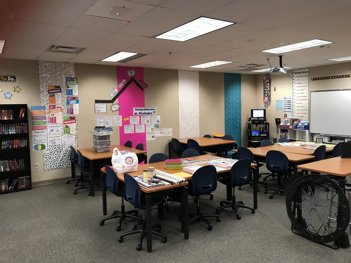 OPS_Buffett's tweet photo. #WeAreBuffett teachers going the extra mile to make our students feel welcome. #studentsnotice #BeHardworking #BeYourBest https://t.co/uz5JE4FNJD