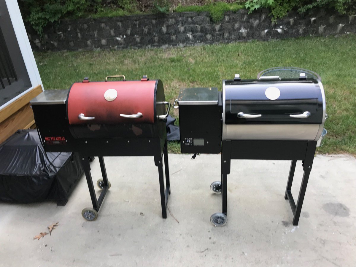 TheGregCamp's tweet photo. On Sunday, I discovered one of the supports for the drip pan in my @rectecgrills RT300(left) broke. Thursday, the new smoker arrives from Fedex.

After this incident, I can confidently say I will never buy another brand. These folks stand behind their products! https://t.co/HWLCCuX8fh