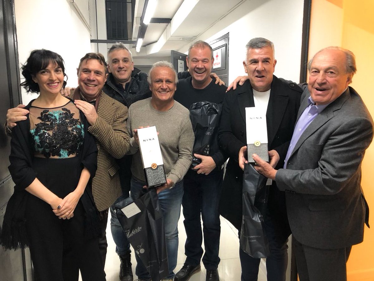 BodegasSH's tweet photo. #NINA auspicia @MidachiOficial en el @T_LolaMembrives 🍷

#teatro #winelovers #midachi https://t.co/9gDwsPAVJs