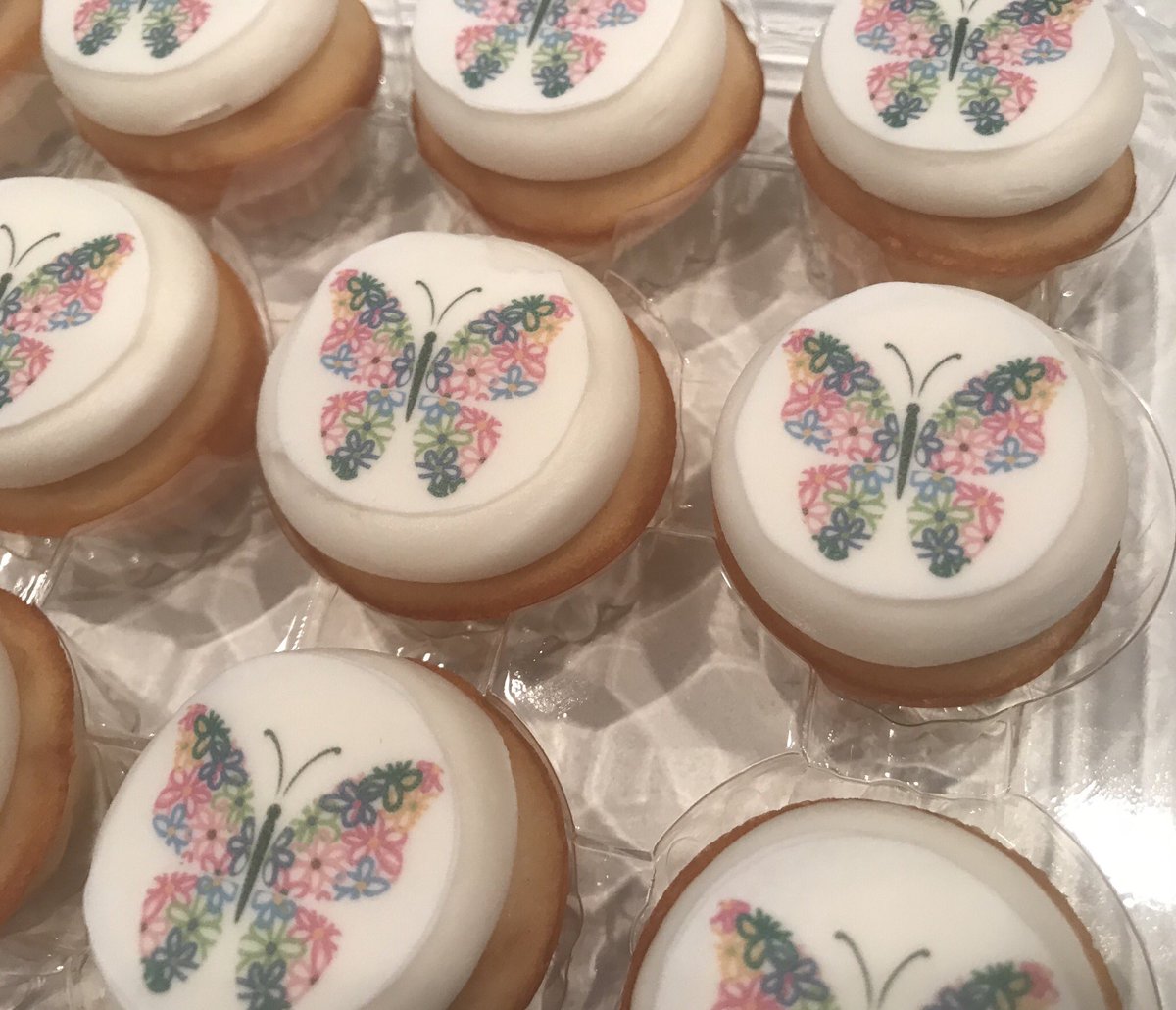 MinisbyMaria's tweet photo. Minis for the butterfly exhibit at the Dunwoody Nature Center! @dunwoodynaturecenter #dunwoody #dunwoodynaturecenter #butterflyexhibit๐ฆ #customminicupcakes #minicupcakes #minisbymaria https://t.co/P8KYJleijI