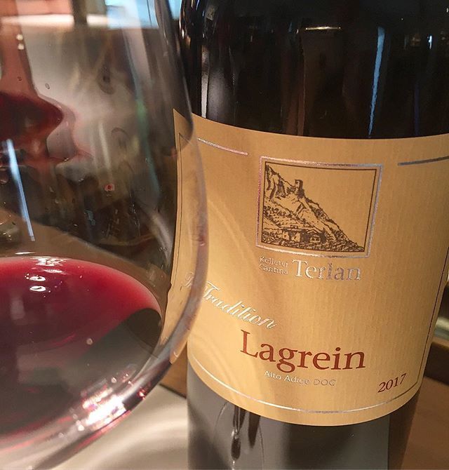 Stopped by at Cantina Terlano: always worth a visit! Lagrein 👌🍷#wine ift.tt/2KFMRri