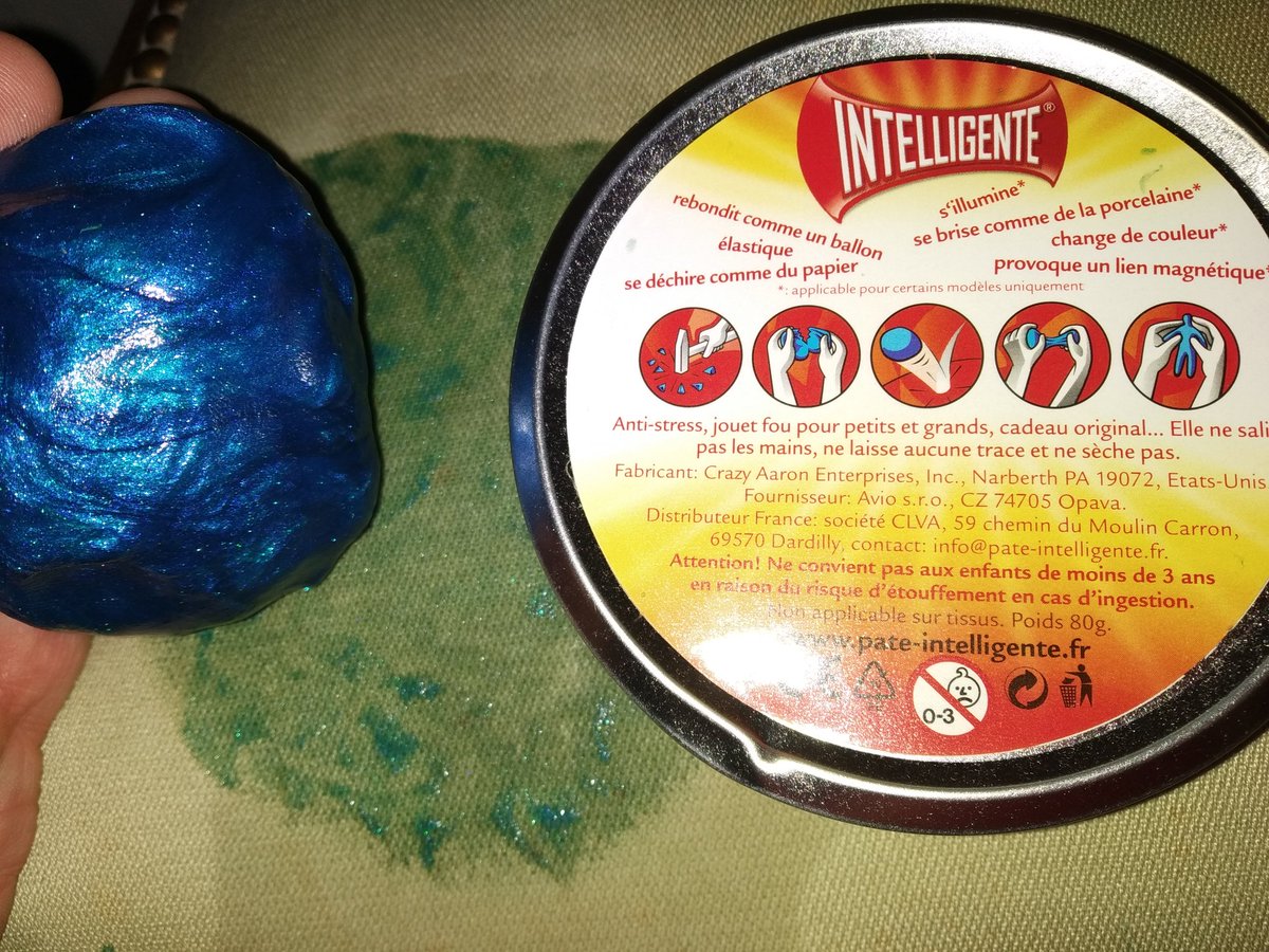 raph_rps's tweet image. Il y&apos;a écrit &quot;ne laisse pas de traces&quot; sur la boîte de la @PateIntelligent Vous avez vu l&apos;état de la chaise ?