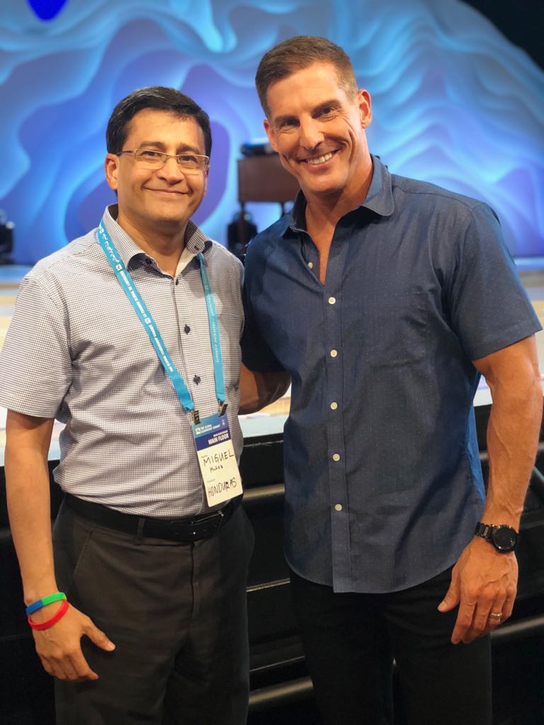 EquipandoLiderS's tweet photo. #EstoyEnLaCumbre #GLS18 con @craiggroeschel de #YouVersion @wcagls y #NosVemosEnLaCumbre #CGLTegucigalpa próximo Noviembre 16 y 17, 2018 https://t.co/wBEwB7UIdj