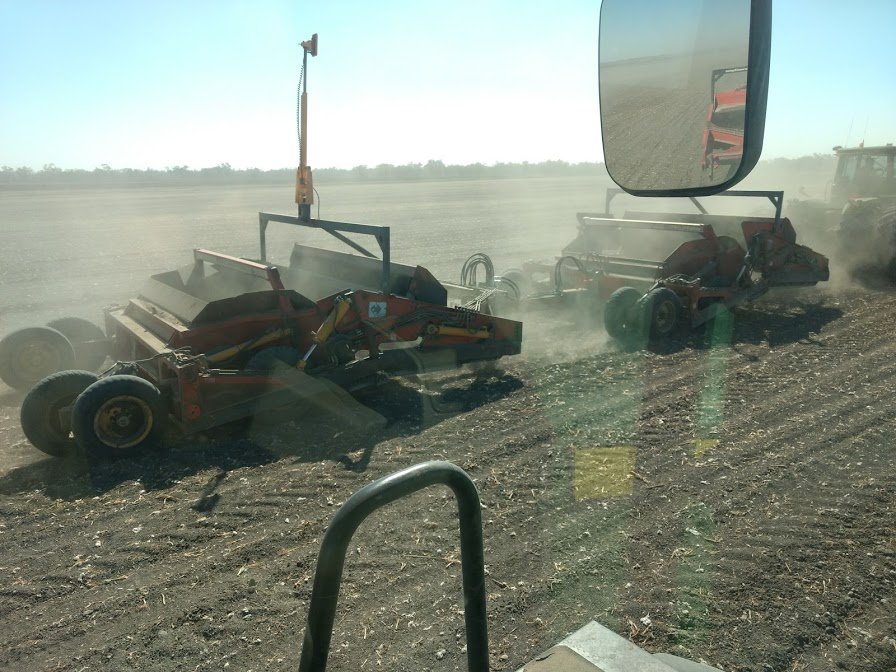 pts_ag's tweet photo. Laser rig going hard at it alongside @t3rracutta yesterday with Rob Kemp's crew at Keytah. #keytah #banklessirrigation @JC_2400 https://t.co/DcqVgVVpuA