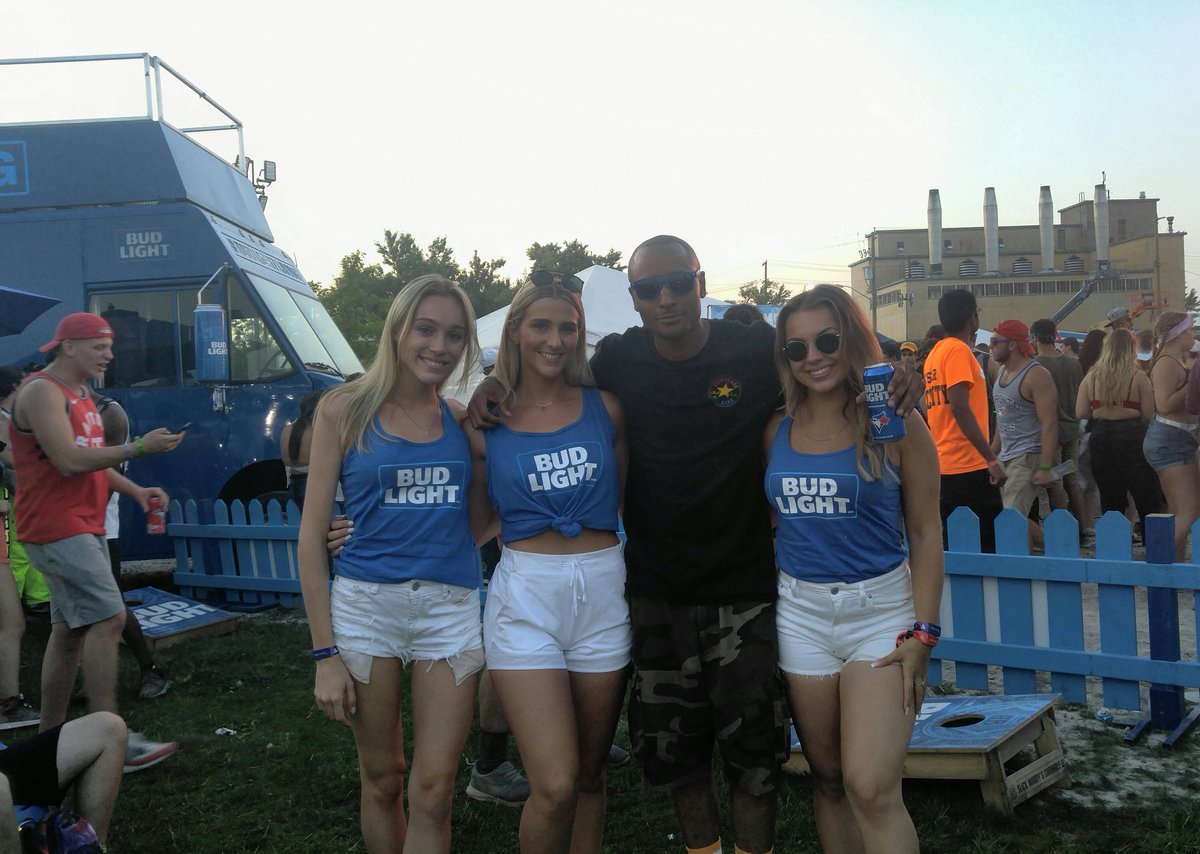 kareemslick's tweet photo. @VELDFest nothin like good vibes, dope Music, cold Beer and beautiful Women @BudLightCA #VELD #VELD2018 #VeldMusicFestival #Toronto #DownsviewPark #Downsview #Rave #Ravers #BudLight #RaveGirlsDoItBetter #House #BudLightLiving #Converse @budlight @Converse #GShock @GShock_US #TDot https://t.co/Ry6ShKfM9y