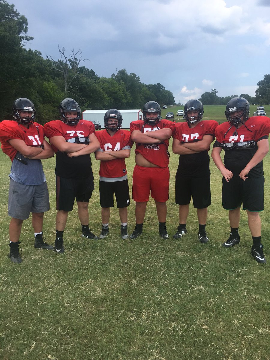 CoachHughesPHS's tweet photo. The cougars have some beef up front. 🥩 #Bighogs https://t.co/vCjuO2uay7