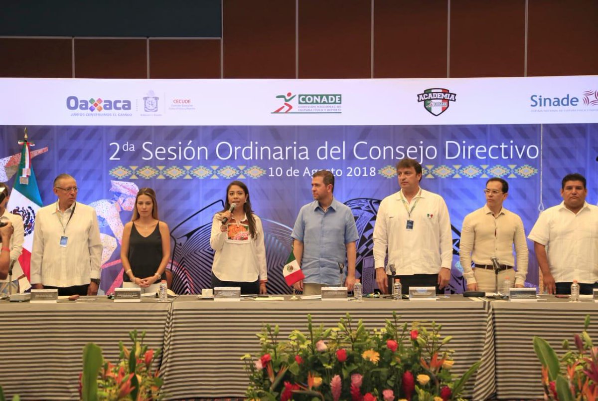 Yola_MartinezL's tweet image. Agradezco a @ACC_Castillo, Director General de @CONADE y presidente del Sistema Nacional de Cultura Física y Deporte, por elegir a Oaxaca como sede de la 2a. Sesión Ordinaria del Consejo Directivo del #SINADE. @alejandromurat