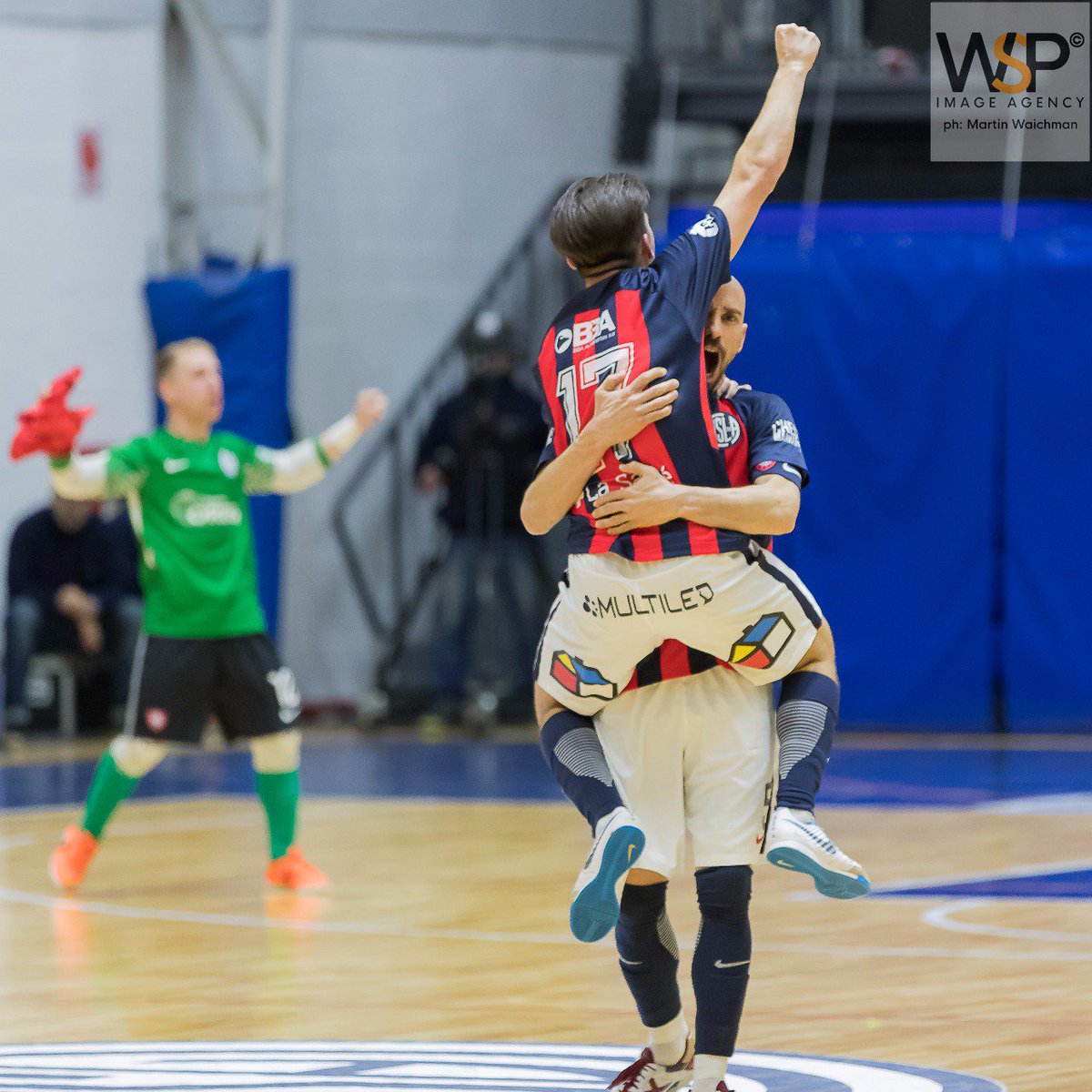 Anoche cubrimos el triunfo en #futsal por 2-1 de <a href="/CASLAFutsal/">CASLA Futsal</a> vs. <a href="/villalanata/">Villa La Ñata</a>. Las fotos las poder ver en nuestra galeria exclusiva aca 👉 wspagency.com/index/G0000Mu1…