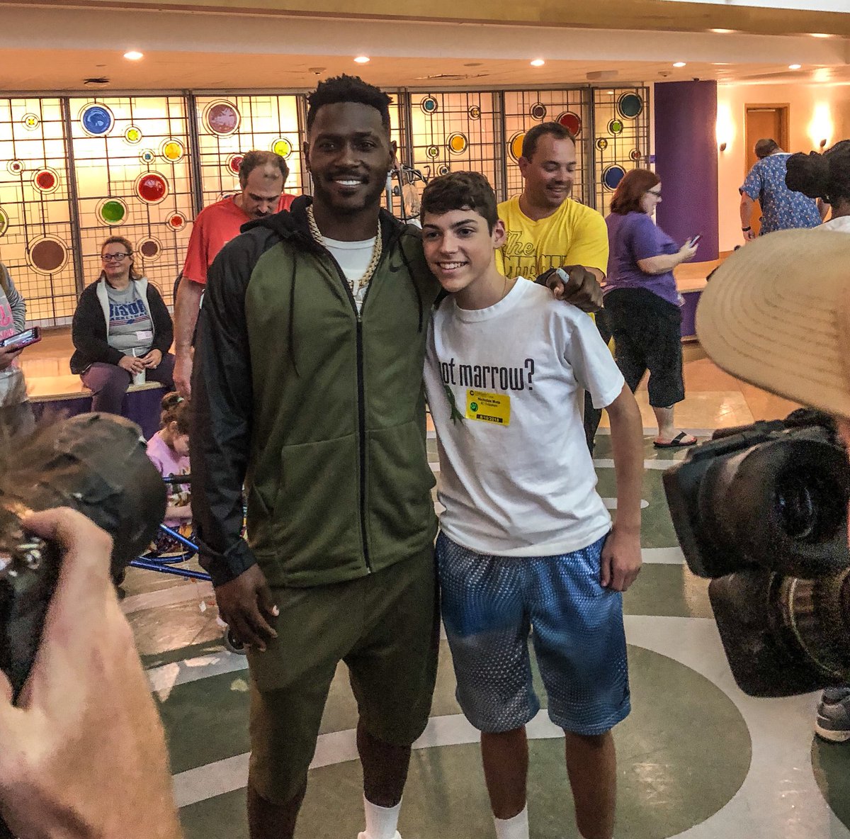 steelers's tweet photo. .@AB84 stopped by @ChildrensPgh to bring smiles, pizza and some #Madden19 to patients and their families. https://t.co/VZUzKxa2iT