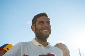 hcapriles's tweet photo. Este es nuestro compañero y Dip @JuanRequesens Lo demás que circula es basura producida por unos miserables! Juan es INOCENTE de todas las barbaridades de las que se le acusa! A los miserables que se hundan solos en su pantano! Juan saldrá de esta con la frente en alto! https://t.co/4E0EQAPcPJ
