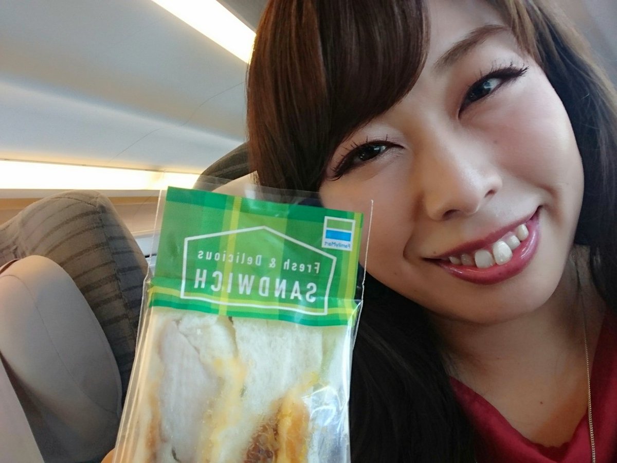 mayumi_l's tweet photo. おはようございます！
サンドイッチを食べてルンルンしながら久しぶりに東京にヨガを学びに行ってきます♪
子供の頃は勉強が好きじゃなかったのに今は学ぶのが大好き♡
出会いは必然!!!
心を開いて素直な気持ちで行ってきます(*ˊᵕˋ*)੭ ੈ https://t.co/dHccvwl7dP