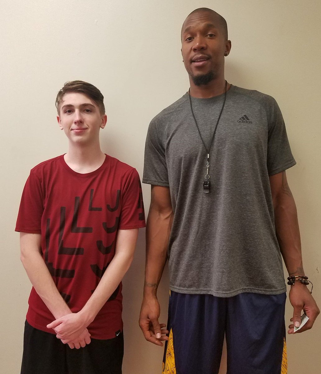 VikkisLove's tweet image. Great conversation about basketball, my son, and #cleanenergy with @D_West30! @nccleanenergy is proud to have #renewables supporters from #NC in the @NBA