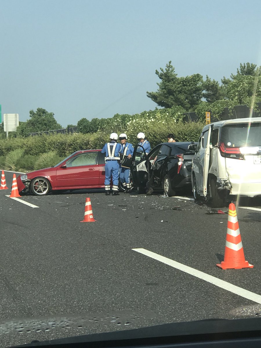 山陽道の岡山IC付近で玉突き事故の現場画像