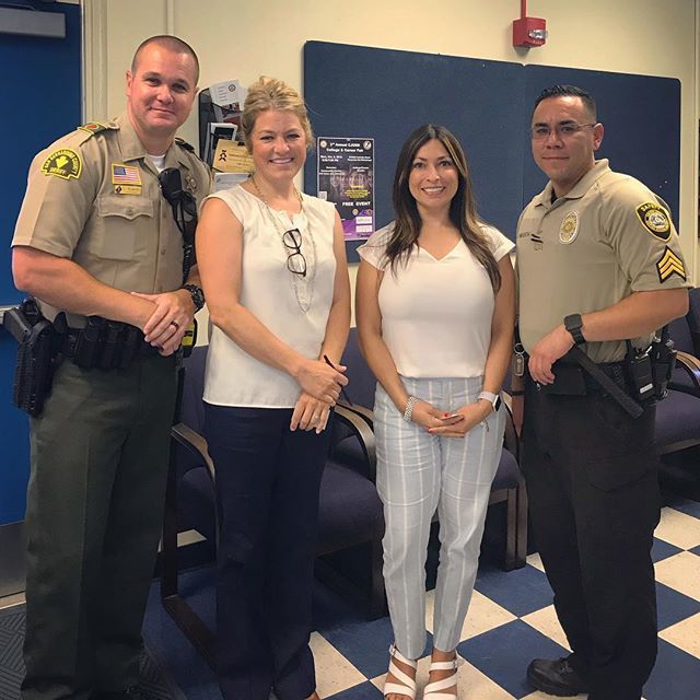 CJUSDSafety's tweet photo. Retweeted Smith Tech Academy (@Smith_stars):
Thank you Officer Stowell and Officer Maestas for stopping by and helping take care of all our Smith Stars! #smith_stars #smithtechacademy #cjusd https://t.co/1LE5Fdx6qP