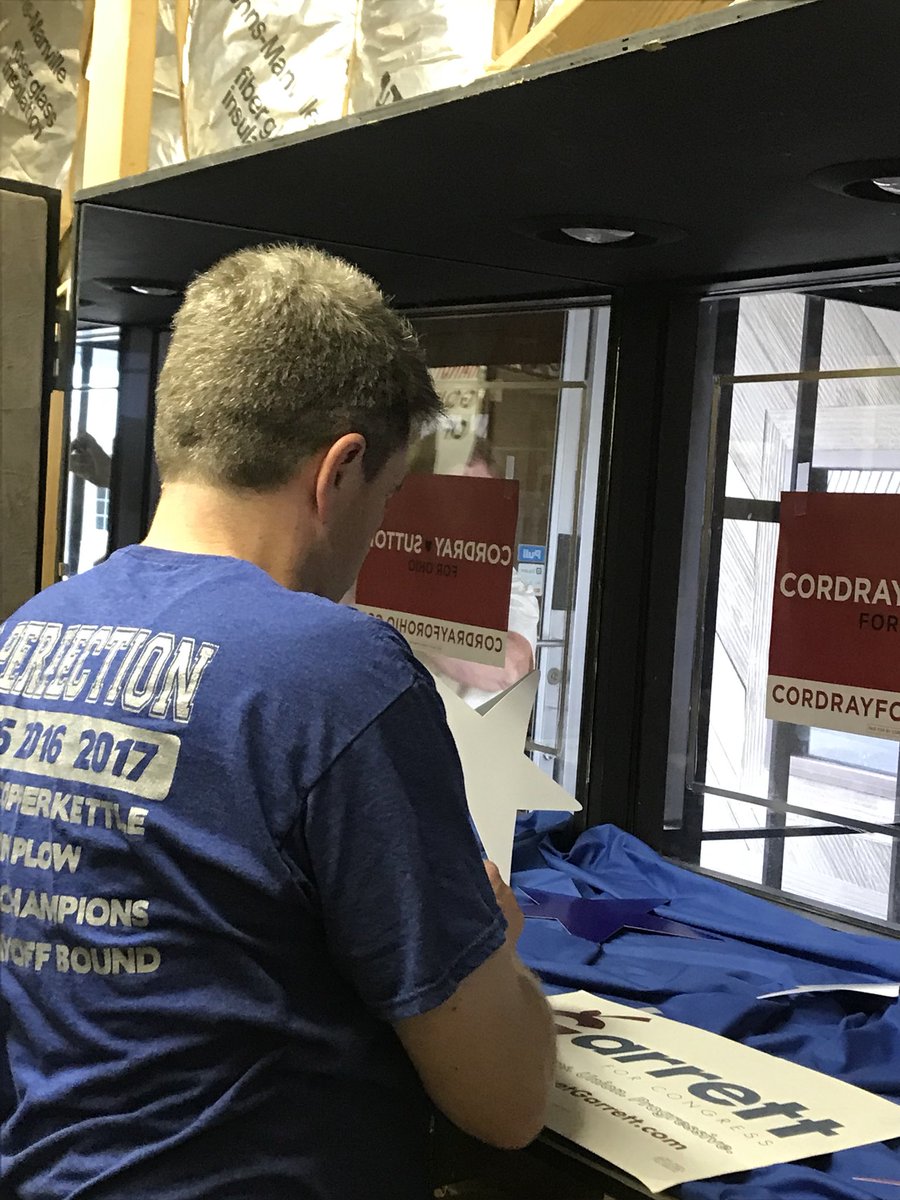 pat7848's tweet photo. Getting Crawford County Democratic Headquarters ready for the Blue Wave 🌊! @SenSherrodBrown @OhioDemocratic @Janet4OH https://t.co/WSYGHk3ZPs