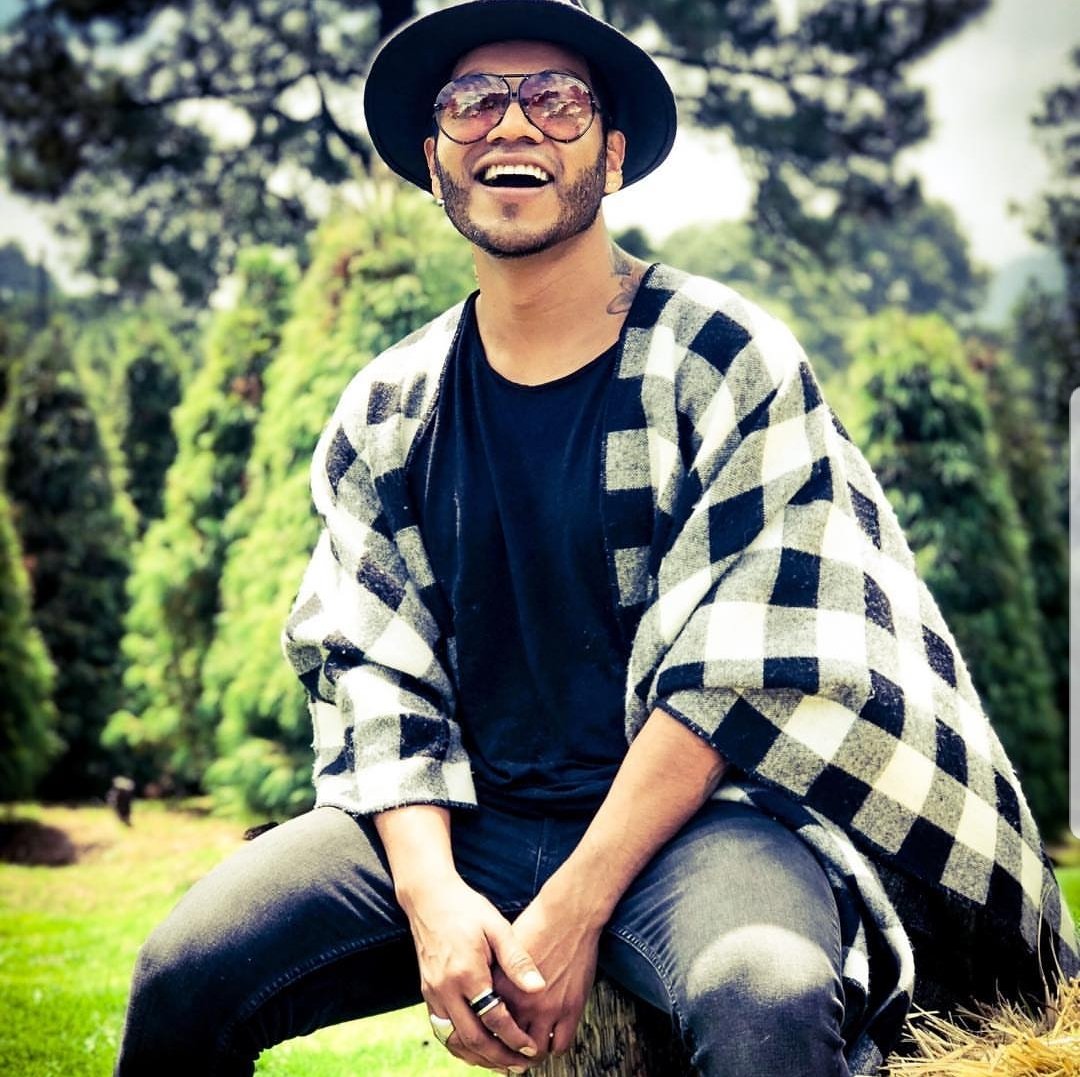 A veces para lograr el equilibro hace falta aprender a pararse sobre las piedras del camino. #reflection #happy #BuenViernes #TTST Organico Hotel Boutique