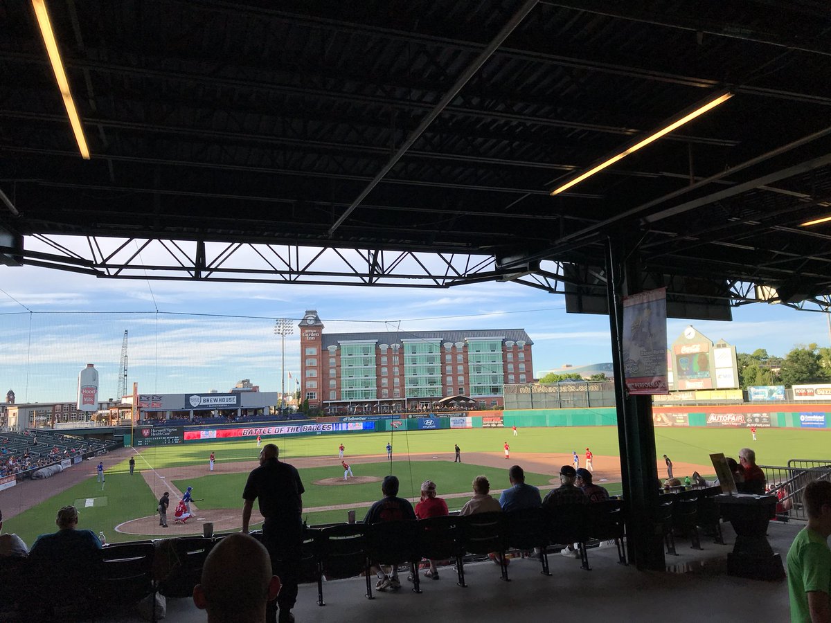 Battle of badgers in Manchester#MobileMadness  <a href="/Hope_Chapman/">Hope Chapman</a> <a href="/TheRealOurNE/">#OurNE</a> @geauxlego <a href="/CarolWalsh01/">Carol Walsh</a> <a href="/SDelk04/">Stephen Delk</a>