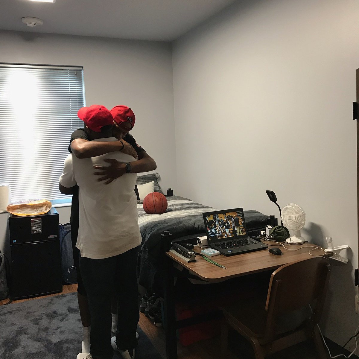 marvy_marv24's tweet photo. Everything lead to this moment right here. Proud dad. Class of 2022 Winston Salem State💪🙇🏾‍♂️ https://t.co/W1K3QBS5xg
