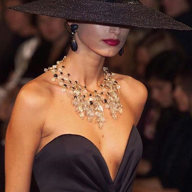 BrideMinded's tweet photo. #anna_paris_chic via @onvoguewithpassion #designer @ysl #classy #jewellerystatement #fashioninspiration #classy #fashiondesign #fashionideas #fashionphotography @anna_paris_chic ✔️ https://t.co/q3ezIgCRgU https://t.co/YUywH4ur4u