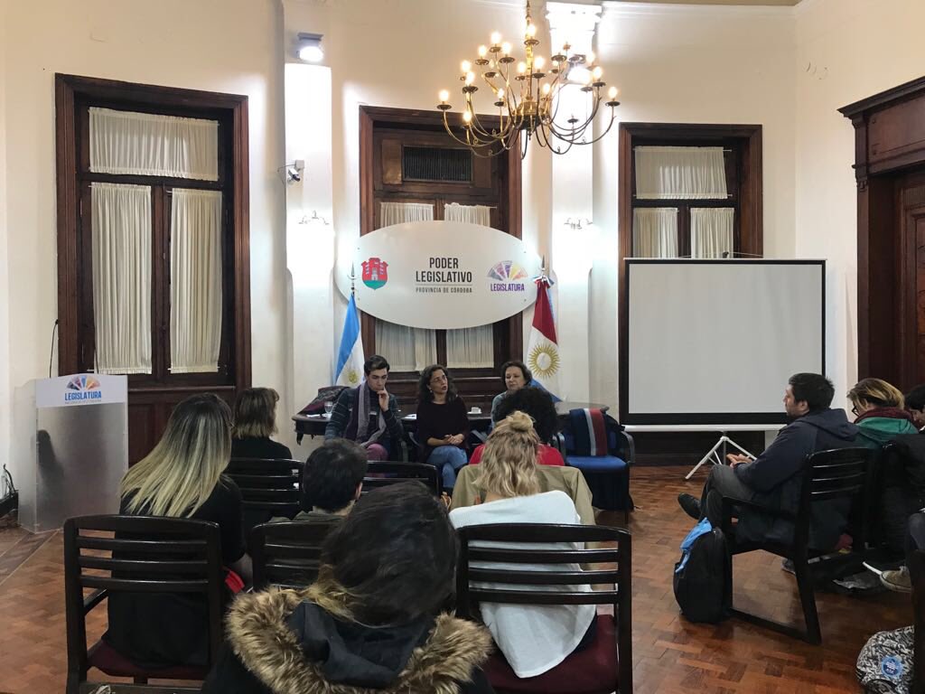 ⚠️ Recién termina la charla en <a href="/LegislaturaCBA/">Legislatura de Córdoba</a> organizada por <a href="/jovteacba/">Jov. Teatristas CBA</a> >>> Gobierno provincial y municipal contamos las políticas vigentes en materia de artes escénicas. ¡Estuvo muy lindo!