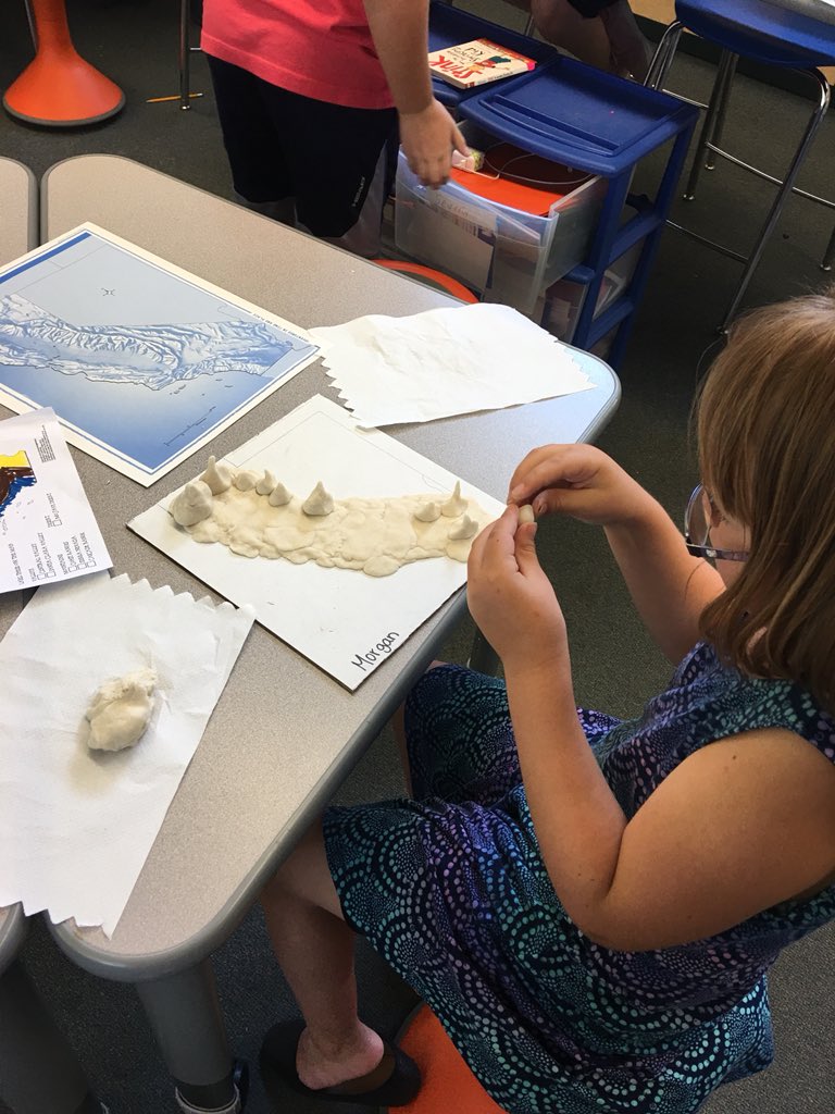 ElenaJudson's tweet photo. Fourth graders making awesome California Region Maps today!! So fun to do some hands-on learning 🙌🏼💛#productivechaos #pennpanthers https://t.co/LcKr6AXc4p