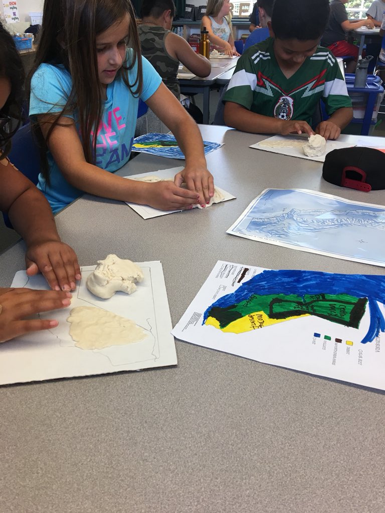 ElenaJudson's tweet photo. Fourth graders making awesome California Region Maps today!! So fun to do some hands-on learning 🙌🏼💛#productivechaos #pennpanthers https://t.co/LcKr6AXc4p
