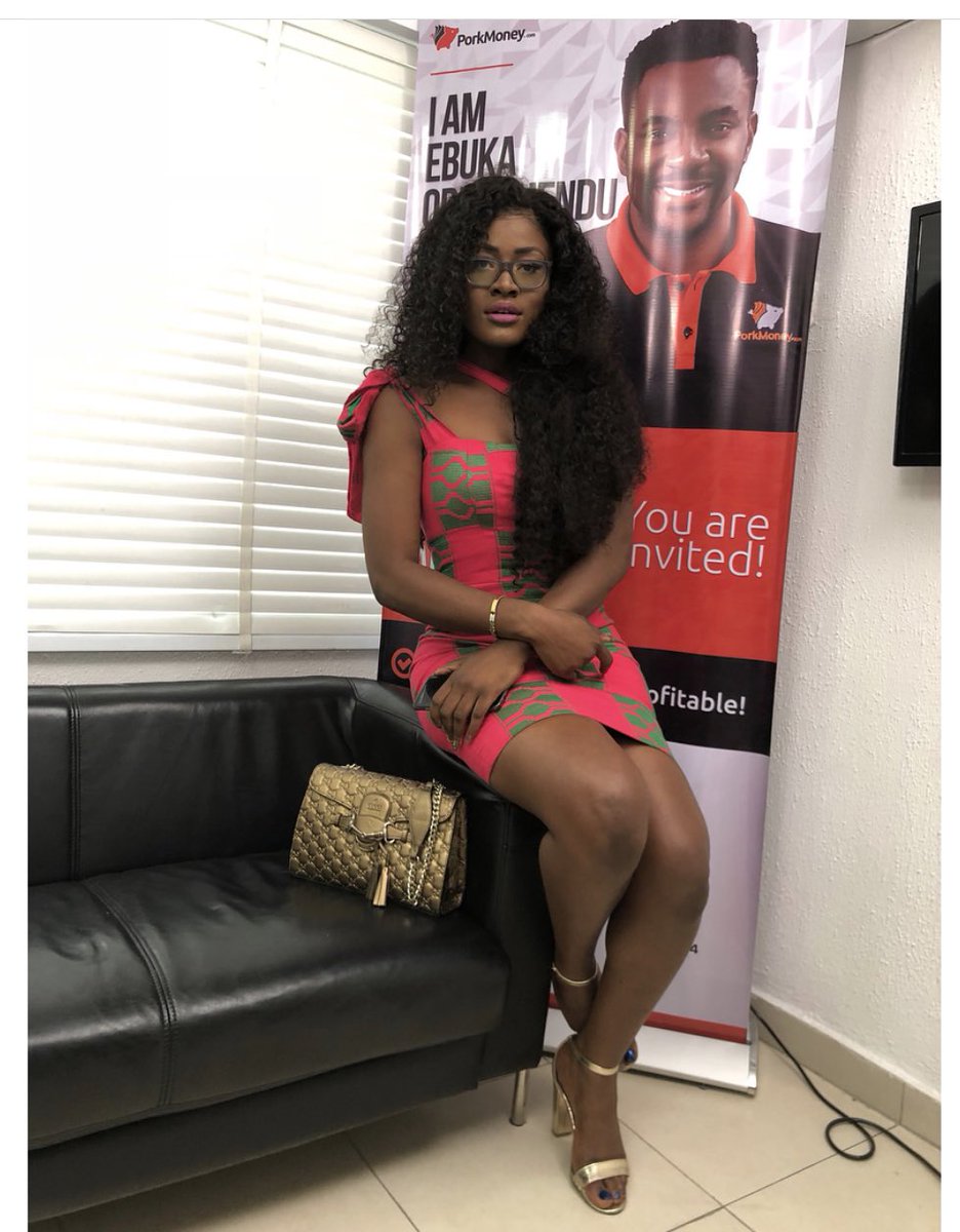Lasgidi4L's tweet photo. The aso okè dress is chic and gorgeous. The simplicity of her styling is just perfect to bring out her best features and the hair is a total win ( aso okè is traditionally woven fabric).
#AlexToTheWorld πͺπ½ππΎππ½π
#Teamtolex #Alexunusual #theunusuals #porkmoney https://t.co/zMdhmRuZxe