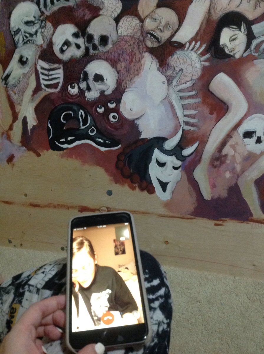 Amurakills's tweet image. I FaceTime @miyavizmm whenever I have trouble working on art. This one time she read a book to me while I painted ~ it made my heart so warm ❤️ The world really blessed me with such a gentle loving best friend