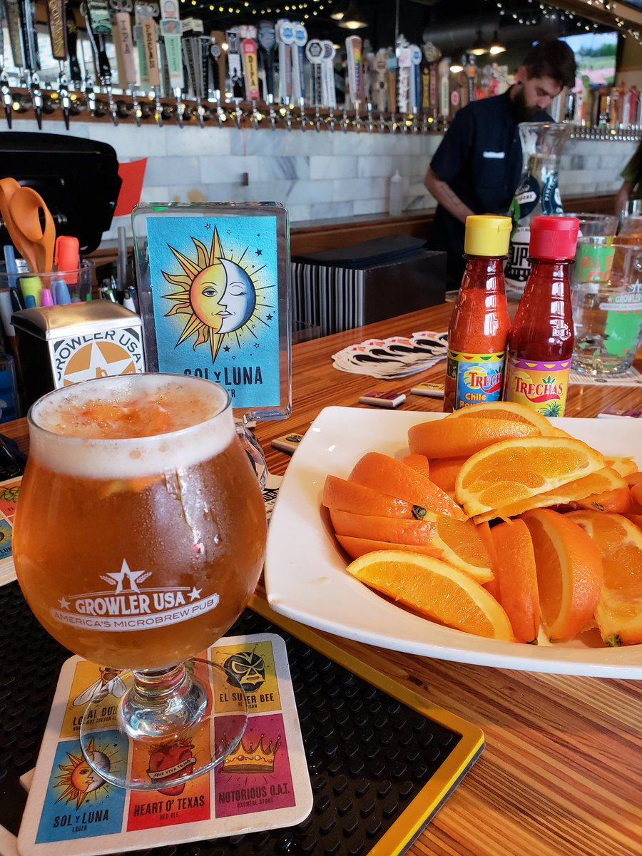 fcbrewingATX's tweet photo. Going south style with the #SolYLuna #Lager at @GrowlerUSAATX!

#keepyourbuzzlocal #LocalBuzz #ElChingón #QueenBeePeach  #texascraft https://t.co/eGH04MvK9Y