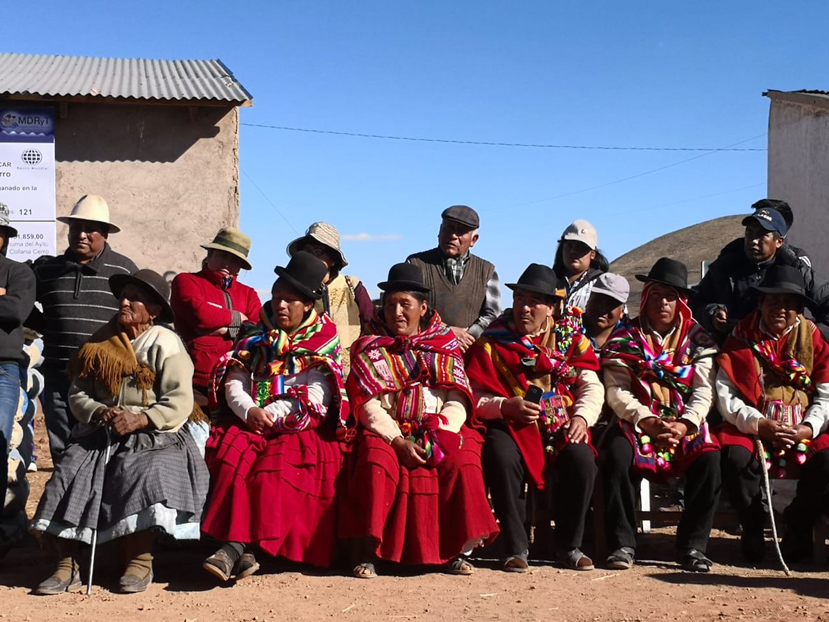 madretierrabol's tweet photo. Las comunidades de Chapicollo, La Joya y Collpahuma de los municipios de Eucaliptus, Caracollo y Toledo de #Oruro, se benefician con la entrega de materiales para construcción de #apriscos, corrales móviles y cosecha de agua para mejorar el #ganadoovino.
#SembrandoBolivia https://t.co/g0rr7LQMh5