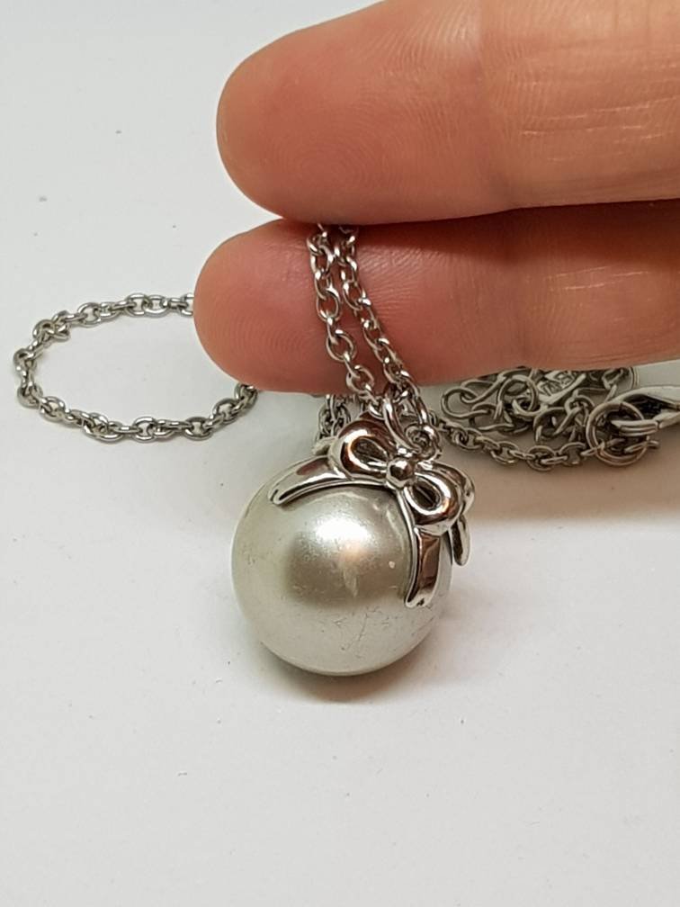 justgemzs's tweet photo. Pearl necklace large faux pearl pearl pendant gift for her birthday gift wedding https://t.co/MwRhbwKZdO #justgemz #gotvintage #Etsy #PearlFauxBow https://t.co/TQrEJ6uBWU