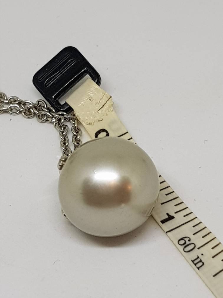 justgemzs's tweet photo. Pearl necklace large faux pearl pearl pendant gift for her birthday gift wedding https://t.co/MwRhbwKZdO #justgemz #gotvintage #Etsy #PearlFauxBow https://t.co/TQrEJ6uBWU