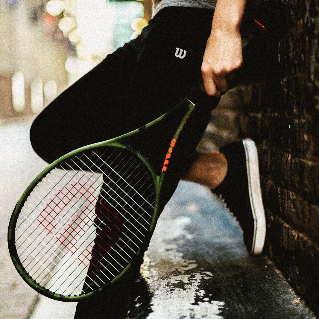 WilsonBrOficial's tweet photo. Street Style para dentro das quadras.
Jogue com estilo. Edição Limitada da #Blade98
Saiba mais em @wilsontennis_br https://t.co/WAZJqsfX6X
