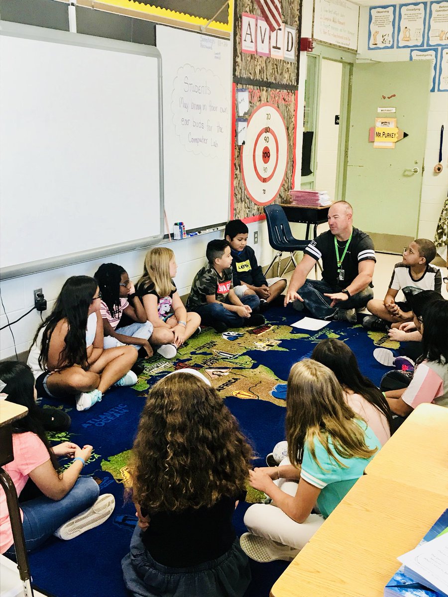 HCPS_Trapnell's tweet photo. Yep, even our 5th graders gather together every morning for their morning Meet Up! @SanfordHarmony @mshastings_AP @DoctorKJP #studentsfirst #sel #firstdayandeveryday @HCPSArea5 @HCPS_SEL https://t.co/hsqgW6KT9T