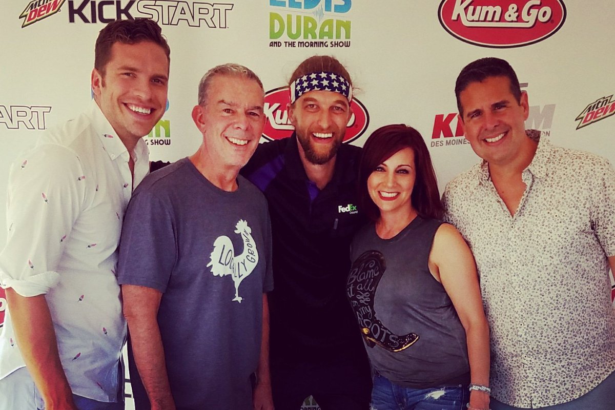 wlv_eradioman's tweet photo. #RT @ElvisDuranShow: RT @TonyJGardner: Thanks for taking the time to meet with your fans and enjoy the rest of your time in Iowa!
#FedExTony @IowaStateFair @elvisduran @DanielleMonaro @SkeeryJones @NateMarino @ElvisDuranShow @KISS1075
@iHeartRadio https://t.co/4HKZLzFur4