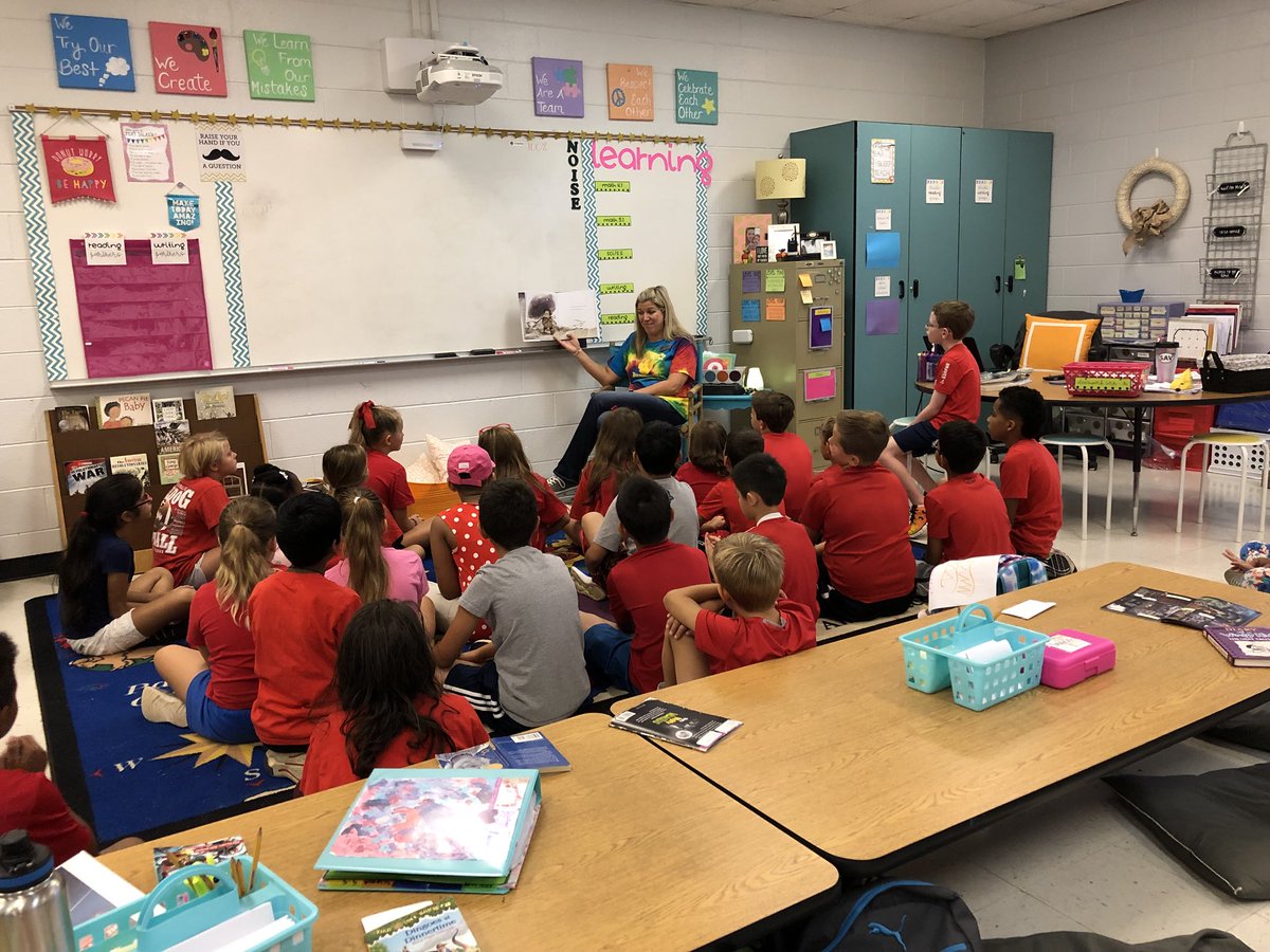 MrsAltermanNPE's tweet image. No better way to start off Friday than having @NPESprincipal visit us first thing to read an AMAZING book about #growthmindset !! Thank you, Mrs. Lemons! @npepanthers #experienceNewProspect