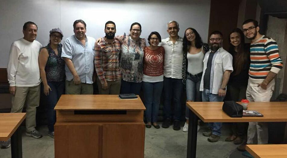 Itakoluna's tweet photo. Finaliza el primer Curso de Iniciación Poética con @Marcotrigiano en la @Poeteca1 , sección 1. https://t.co/KZpf8srVfF